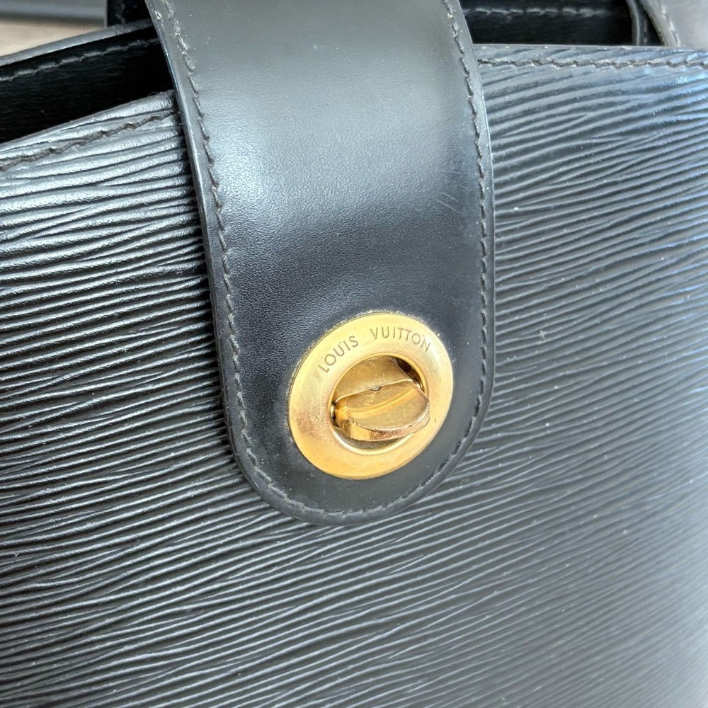 Louis Vuitton Epi Cluny Black Leather Bucket Bag - Picture 9 of 12